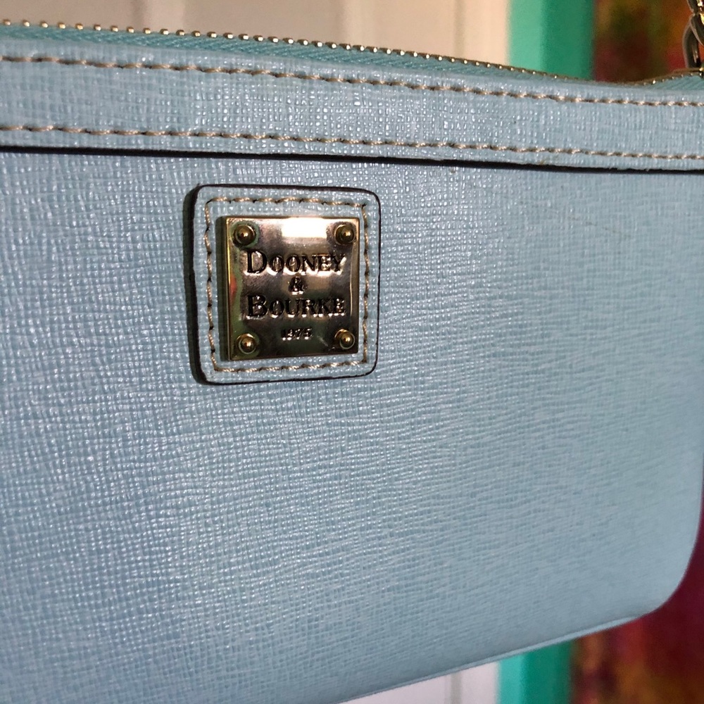 Dooney & Bourke wristlet